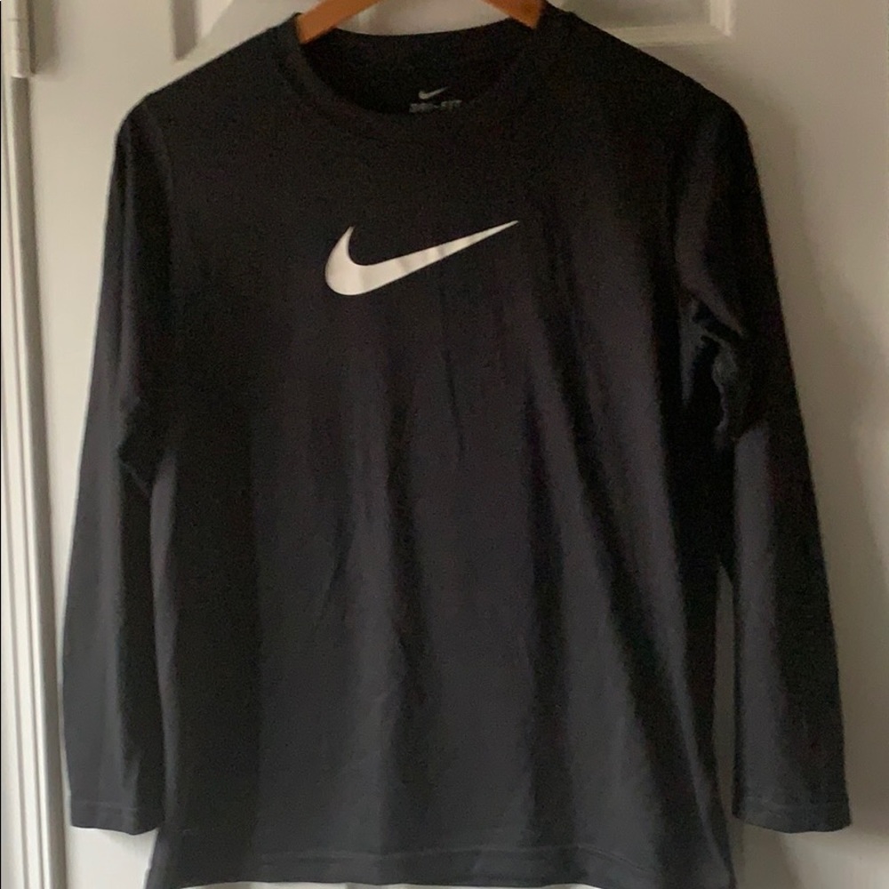 🌺 Nike Dry-Fit long sleeve shirt